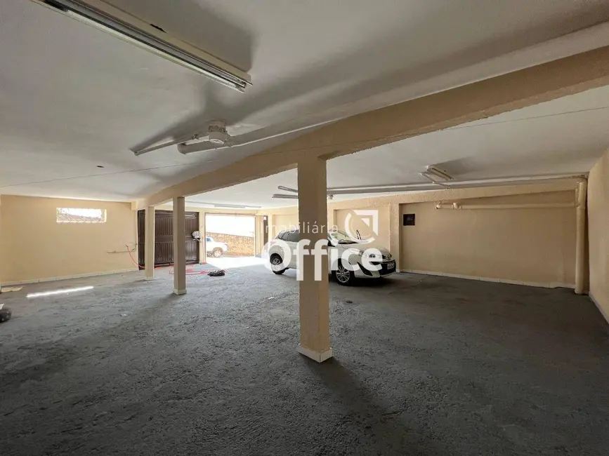 Sobrado com 5 quartos à venda, 360m2 em Vila Jaiara, Anapolis - GO - imagem 5 Foto 5 de Sobrado com 5 quartos à venda, 360m2 em Vila Jaiara, Anapolis - GO