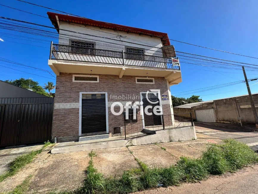 Sobrado com 5 quartos à venda, 360m2 em Vila Jaiara, Anapolis - GO - imagem 3 Foto 3 de Sobrado com 5 quartos à venda, 360m2 em Vila Jaiara, Anapolis - GO