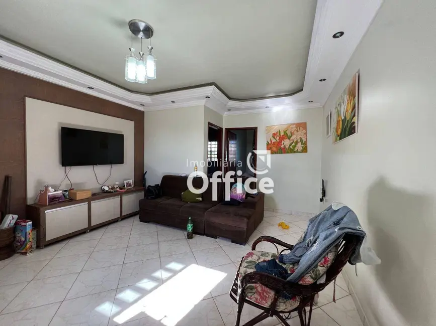 Sobrado com 5 quartos à venda, 360m2 em Vila Jaiara, Anapolis - GO - imagem 7 Foto 7 de Sobrado com 5 quartos à venda, 360m2 em Vila Jaiara, Anapolis - GO