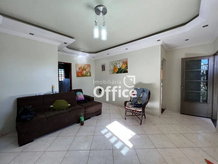 Sobrado com 5 quartos à venda, 360m2 em Vila Jaiara, Anapolis - GO - imagem 8 Foto 8 de Sobrado com 5 quartos à venda, 360m2 em Vila Jaiara, Anapolis - GO