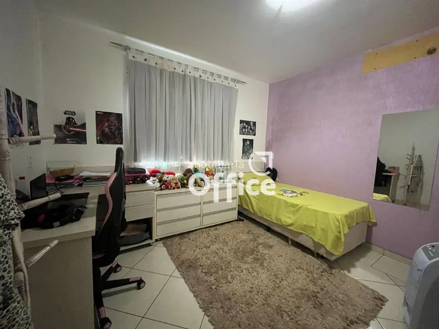 Foto 2 de Casa com 3 quartos à venda, 374m2 em Anápolis City, Anapolis - GO