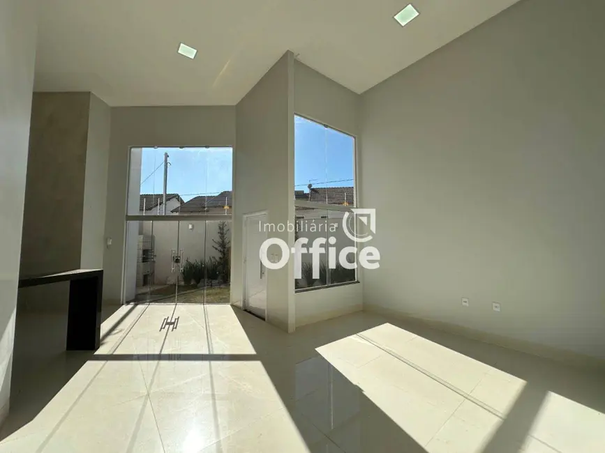 Casa com 3 quartos à venda, 235m2 em Residencial Jardins do Lago, Anapolis - GO - imagem 3 Foto 3 de Casa com 3 quartos à venda, 235m2 em Residencial Jardins do Lago, Anapolis - GO