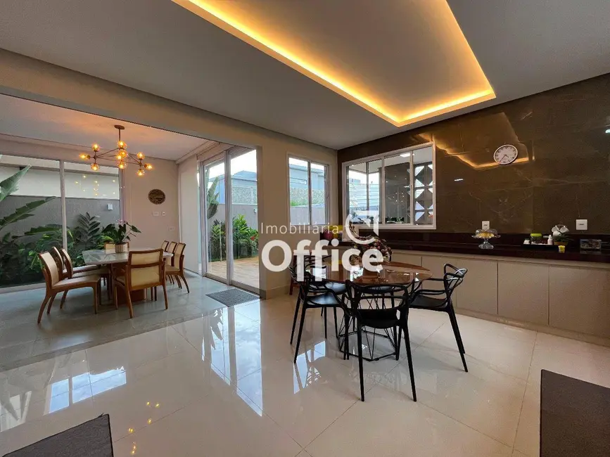 Sobrado com 4 quartos à venda, 360m2 em Condomínio Residencial Grand Trianon, Anapolis - GO - imagem 4 Foto 4 de Sobrado com 4 quartos à venda, 360m2 em Condomínio Residencial Grand Trianon, Anapolis - GO