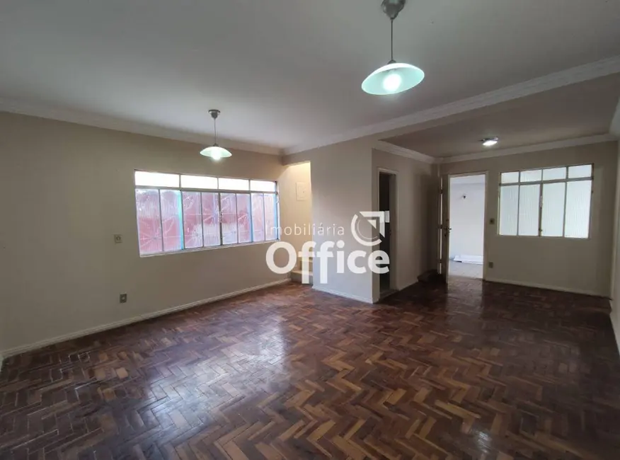 Sobrado com 3 quartos à venda, 200m2 em Eldorado, Anapolis - GO - imagem 3 Foto 3 de Sobrado com 3 quartos à venda, 200m2 em Eldorado, Anapolis - GO