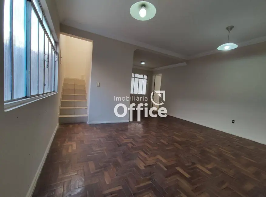 Sobrado com 3 quartos à venda, 200m2 em Eldorado, Anapolis - GO - imagem 5 Foto 5 de Sobrado com 3 quartos à venda, 200m2 em Eldorado, Anapolis - GO