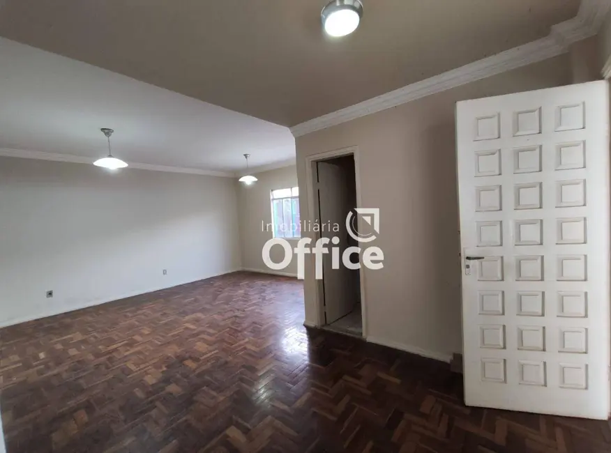 Sobrado com 3 quartos à venda, 200m2 em Eldorado, Anapolis - GO - imagem 4 Foto 4 de Sobrado com 3 quartos à venda, 200m2 em Eldorado, Anapolis - GO