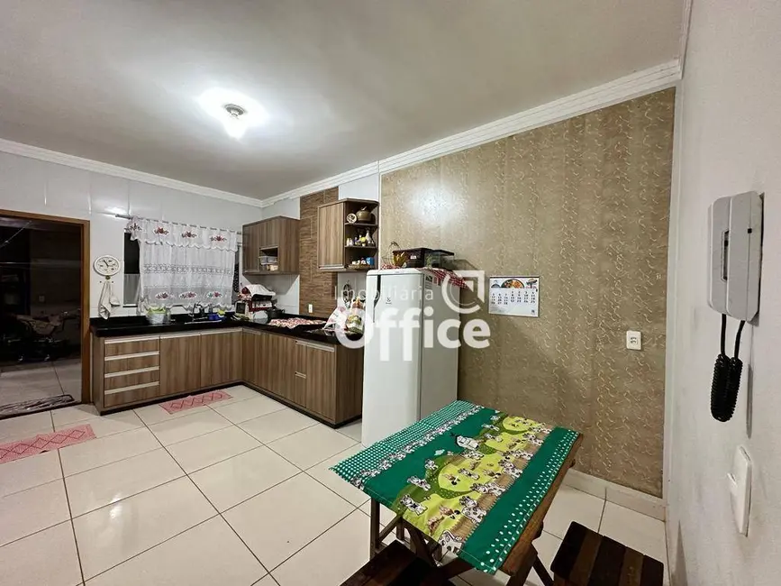 Casa com 3 quartos à venda, 220m2 em Jardim das Oliveiras, Anapolis - GO - imagem 4 Foto 4 de Casa com 3 quartos à venda, 220m2 em Jardim das Oliveiras, Anapolis - GO