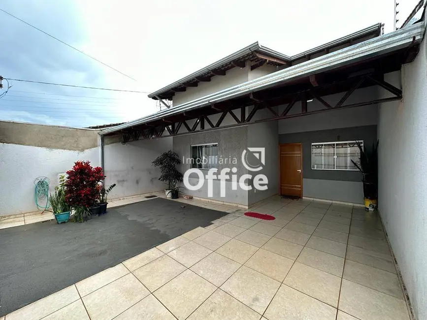 Foto 1 de Casa com 3 quartos à venda, 220m2 em Jardim das Oliveiras, Anapolis - GO