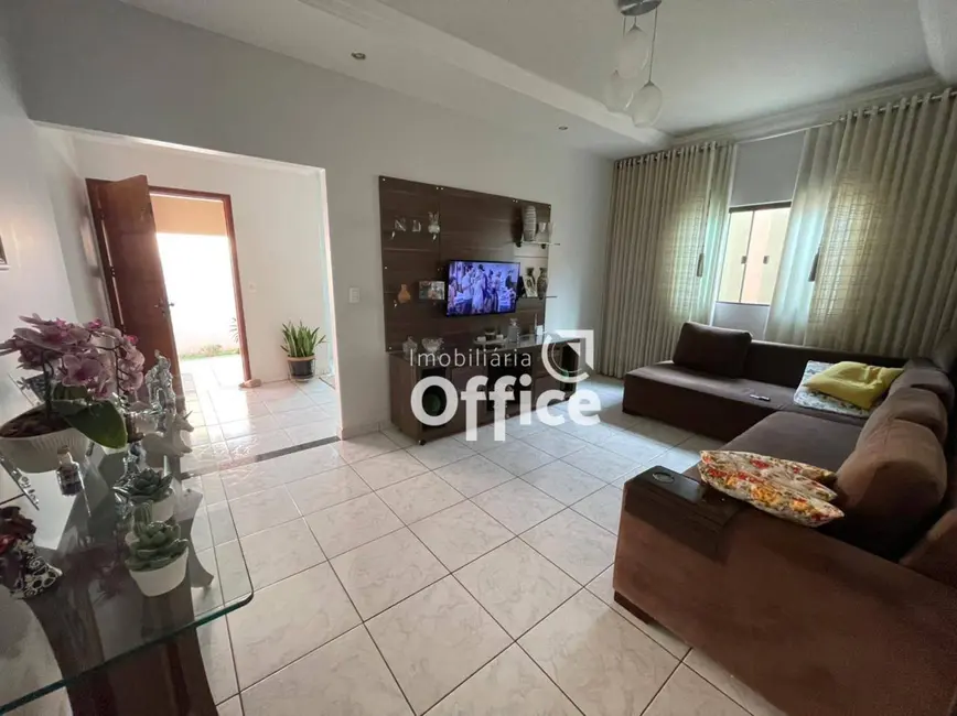 Foto 2 de Casa com 3 quartos à venda, 450m2 em Anápolis City, Anapolis - GO