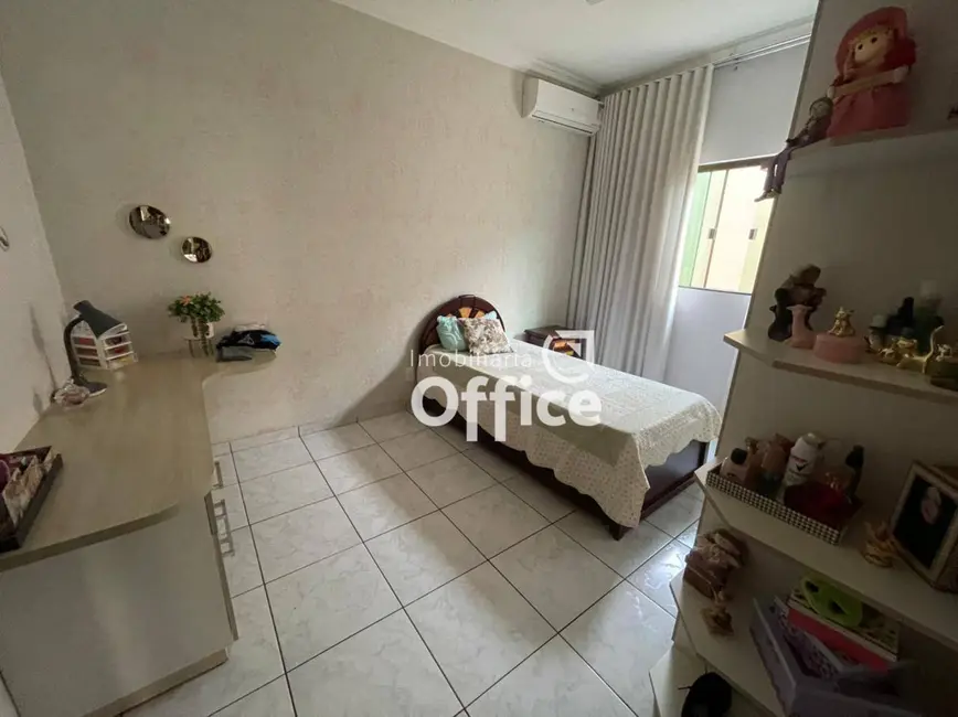 Foto 8 de Casa com 3 quartos à venda, 450m2 em Anápolis City, Anapolis - GO