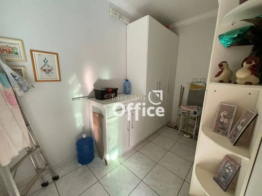 Foto 9 de Casa com 3 quartos à venda, 450m2 em Anápolis City, Anapolis - GO