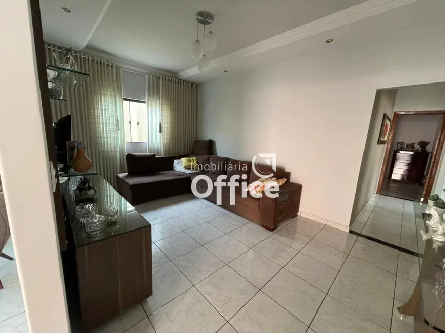 Foto 3 de Casa com 3 quartos à venda, 450m2 em Anápolis City, Anapolis - GO