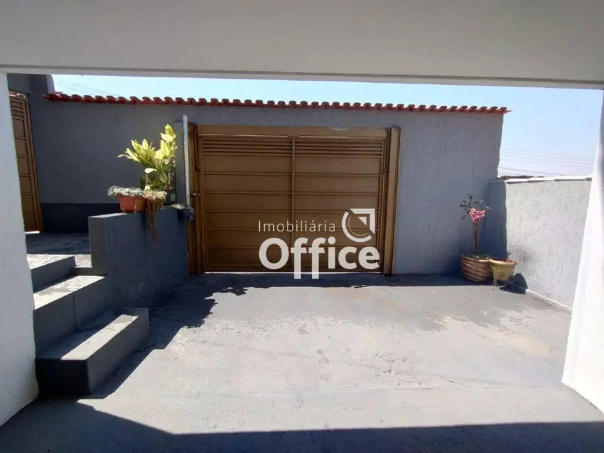 Foto 3 de Casa com 3 quartos à venda, 300m2 em Itamaraty 4ª Etapa, Anapolis - GO