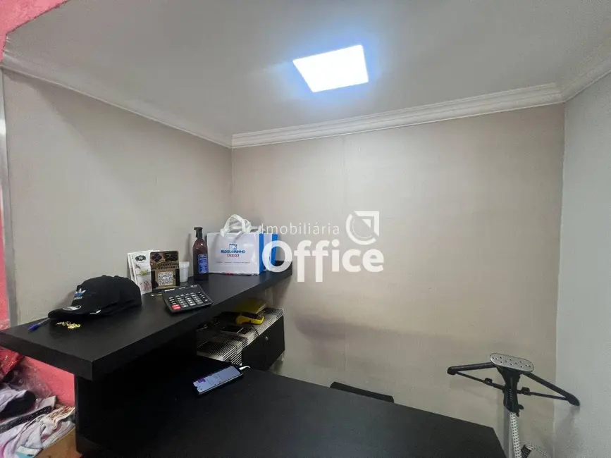 Sala Comercial à venda, 45m2 em Setor Central, Anapolis - GO - imagem 8 Foto 8 de Sala Comercial à venda, 45m2 em Setor Central, Anapolis - GO
