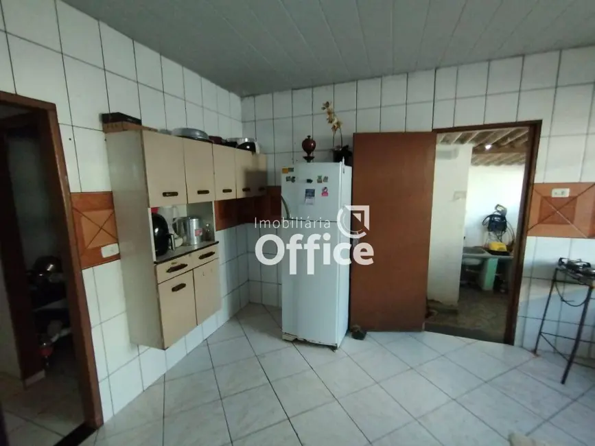 Foto 4 de Casa com 2 quartos à venda, 360m2 em Anapolis - GO