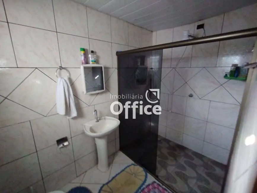 Foto 3 de Casa com 2 quartos à venda, 360m2 em Anapolis - GO