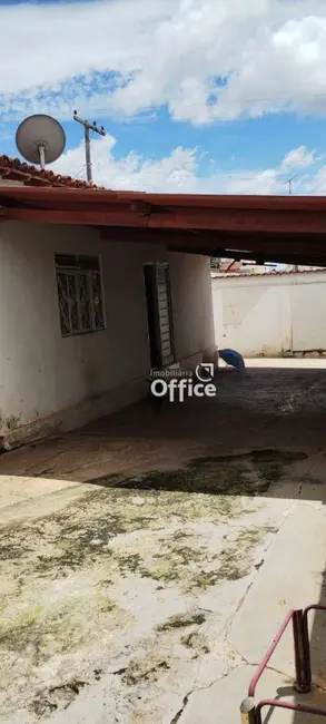 Foto 2 de Casa com 3 quartos à venda, 360m2 em Maracanã, Anapolis - GO