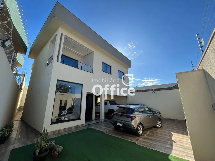 Foto 1 de Sobrado com 3 quartos à venda, 263m2 em Setor Sul Jamil Miguel, Anapolis - GO