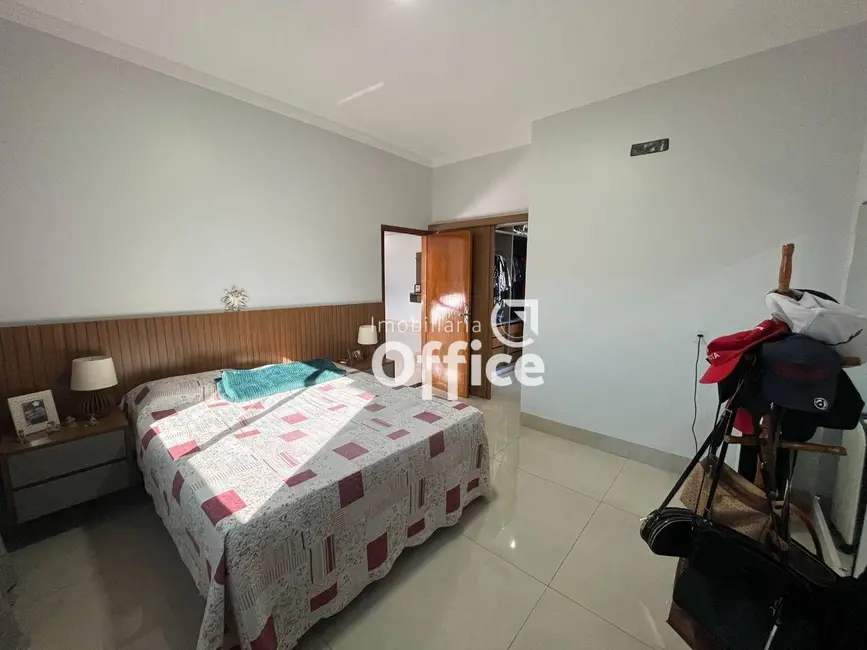 Foto 5 de Sobrado com 3 quartos à venda, 263m2 em Setor Sul Jamil Miguel, Anapolis - GO