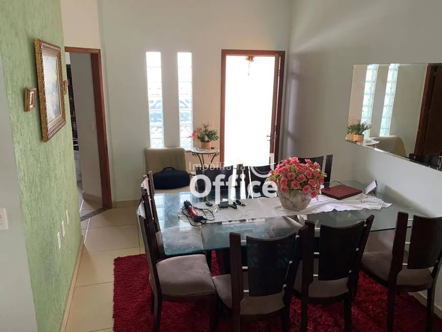 Foto 2 de Casa com 3 quartos à venda, 200m2 em Residencial Flamboyant, Anapolis - GO