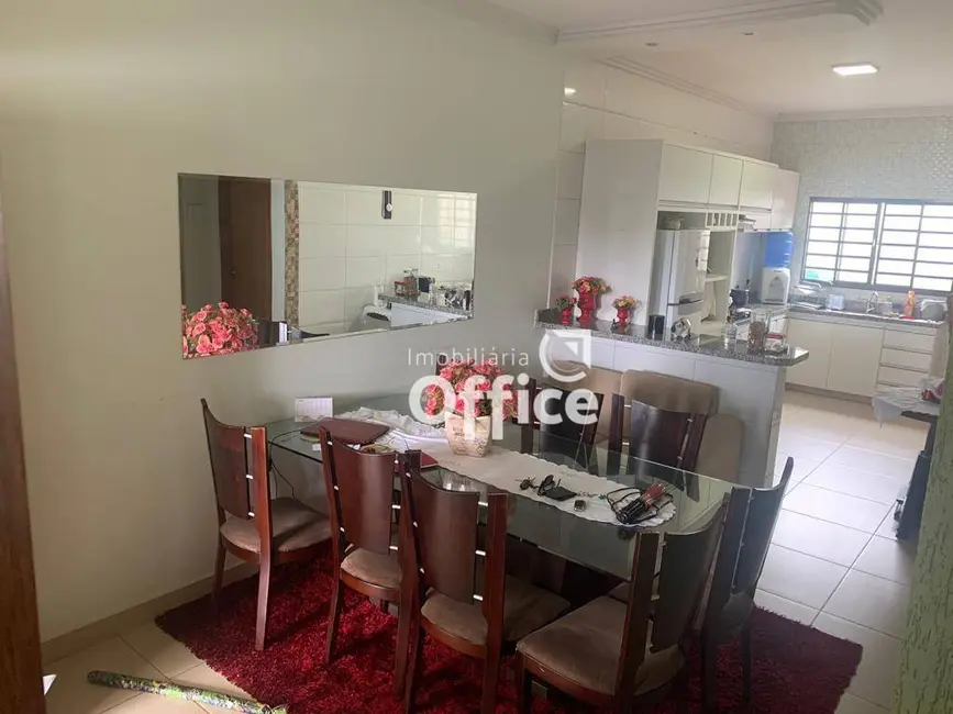 Foto 1 de Casa com 3 quartos à venda, 200m2 em Residencial Flamboyant, Anapolis - GO