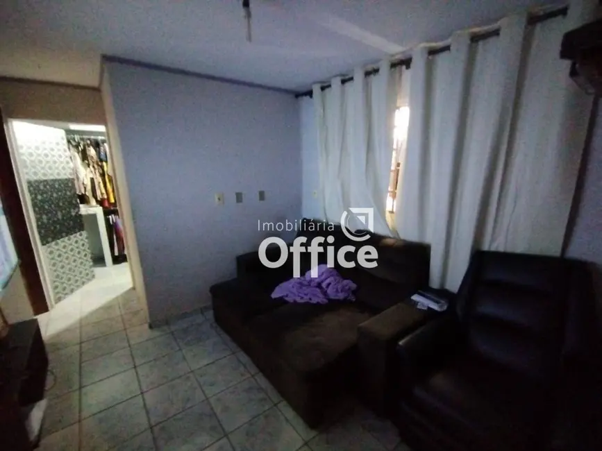 Foto 4 de Casa com 3 quartos à venda, 120m2 em Maracananzinho, Anapolis - GO
