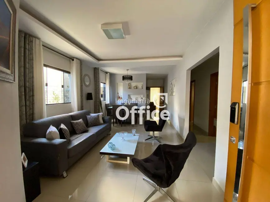 Foto 4 de Casa com 3 quartos à venda, 360m2 em Santo André, Anapolis - GO