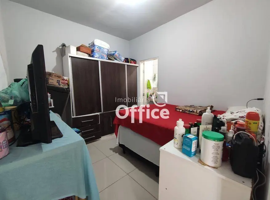 Casa com 3 quartos à venda, 200m2 em Vila Brasil, Anapolis - GO - imagem 9 Foto 9 de Casa com 3 quartos à venda, 200m2 em Vila Brasil, Anapolis - GO