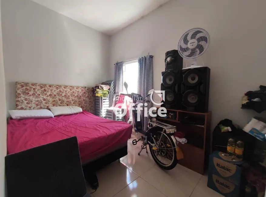 Casa com 3 quartos à venda, 200m2 em Vila Brasil, Anapolis - GO - imagem 8 Foto 8 de Casa com 3 quartos à venda, 200m2 em Vila Brasil, Anapolis - GO