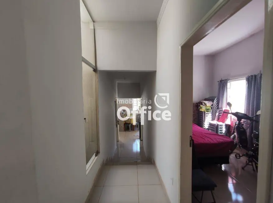 Casa com 3 quartos à venda, 200m2 em Vila Brasil, Anapolis - GO - imagem 5 Foto 5 de Casa com 3 quartos à venda, 200m2 em Vila Brasil, Anapolis - GO