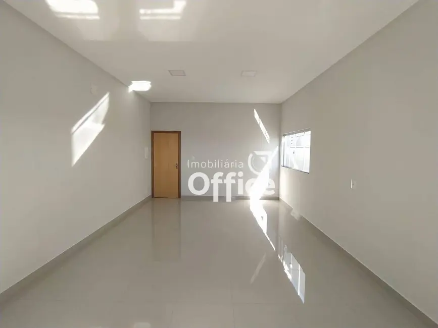 Foto 2 de Sobrado com 3 quartos para alugar, 400m2 em Setor Sul Jamil Miguel, Anapolis - GO