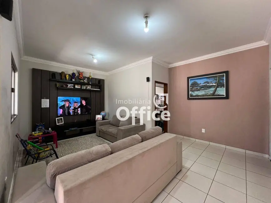 Casa com 3 quartos à venda, 300m2 em Parque Brasília 2ª Etapa, Anapolis - GO - imagem 4 Foto 4 de Casa com 3 quartos à venda, 300m2 em Parque Brasília 2ª Etapa, Anapolis - GO