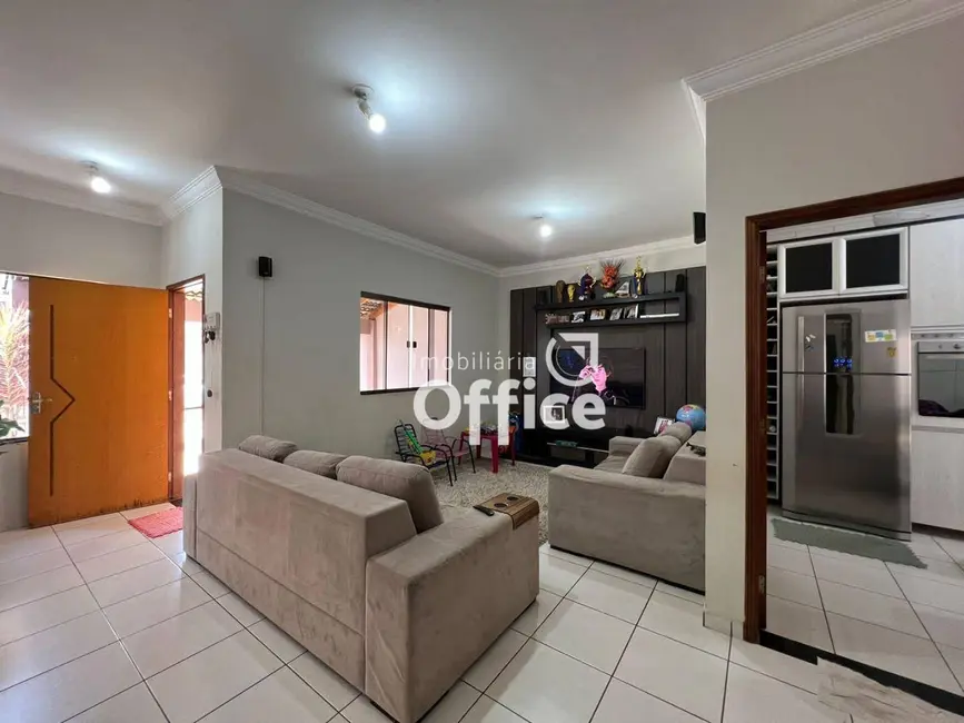 Casa com 3 quartos à venda, 300m2 em Parque Brasília 2ª Etapa, Anapolis - GO - imagem 3 Foto 3 de Casa com 3 quartos à venda, 300m2 em Parque Brasília 2ª Etapa, Anapolis - GO