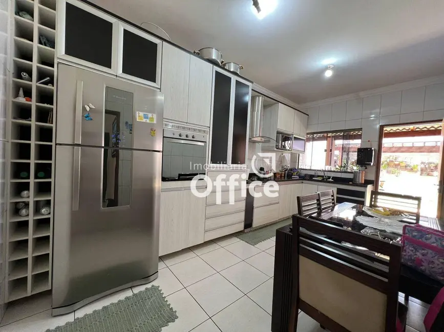 Casa com 3 quartos à venda, 300m2 em Parque Brasília 2ª Etapa, Anapolis - GO - imagem 6 Foto 6 de Casa com 3 quartos à venda, 300m2 em Parque Brasília 2ª Etapa, Anapolis - GO