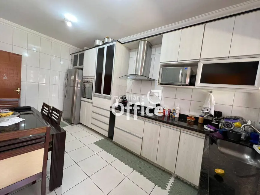 Casa com 3 quartos à venda, 300m2 em Parque Brasília 2ª Etapa, Anapolis - GO - imagem 5 Foto 5 de Casa com 3 quartos à venda, 300m2 em Parque Brasília 2ª Etapa, Anapolis - GO