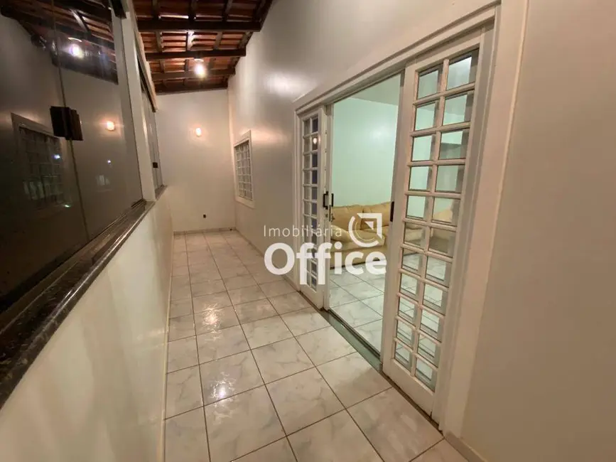 Foto 3 de Sobrado com 4 quartos à venda, 300m2 em Vila Santa Isabel, Anapolis - GO