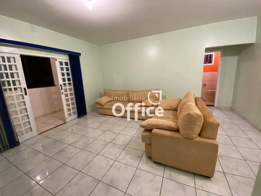 Foto 4 de Sobrado com 4 quartos à venda, 300m2 em Vila Santa Isabel, Anapolis - GO