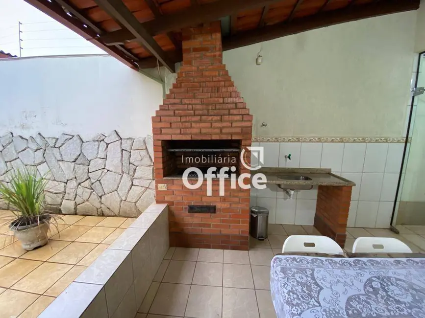 Foto 2 de Sobrado com 4 quartos à venda, 300m2 em Vila Santa Isabel, Anapolis - GO