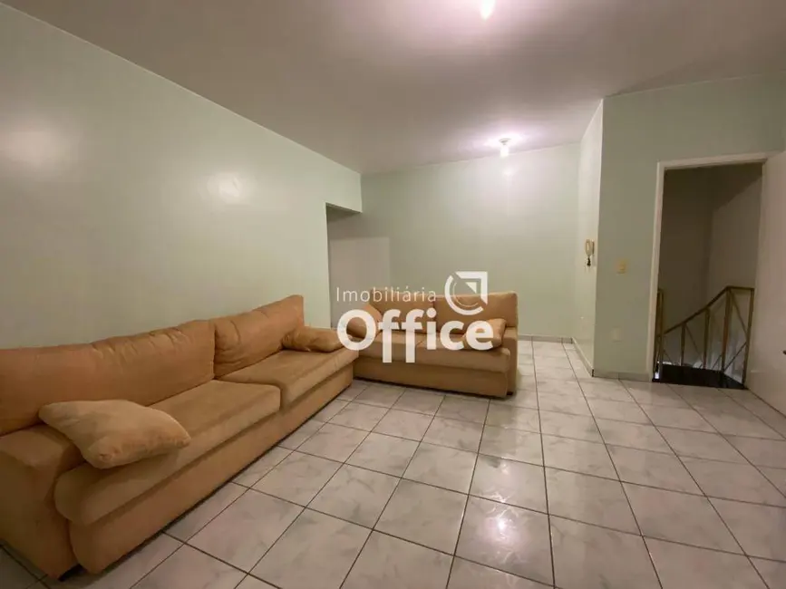 Foto 5 de Sobrado com 4 quartos à venda, 300m2 em Vila Santa Isabel, Anapolis - GO