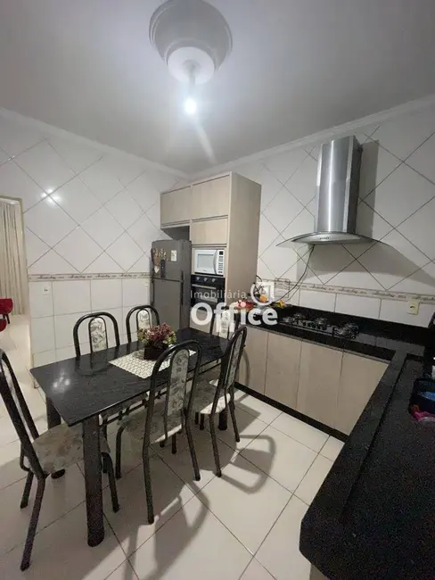 Casa com 3 quartos à venda, 209m2 em Anapolis - GO - imagem 5 Foto 5 de Casa com 3 quartos à venda, 209m2 em Anapolis - GO