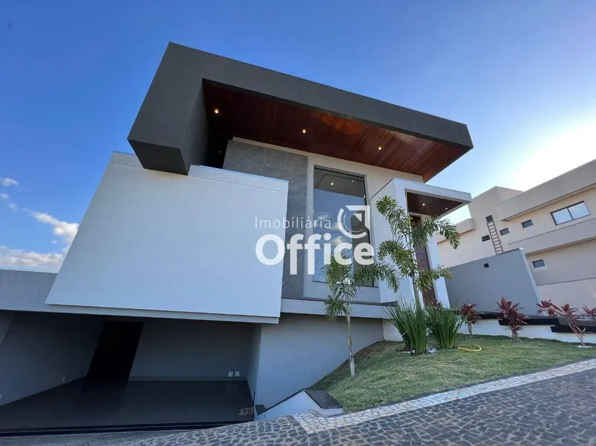 Foto 1 de Casa com 3 quartos à venda, 420m2 em Condomínio Residencial Grand Trianon, Anapolis - GO