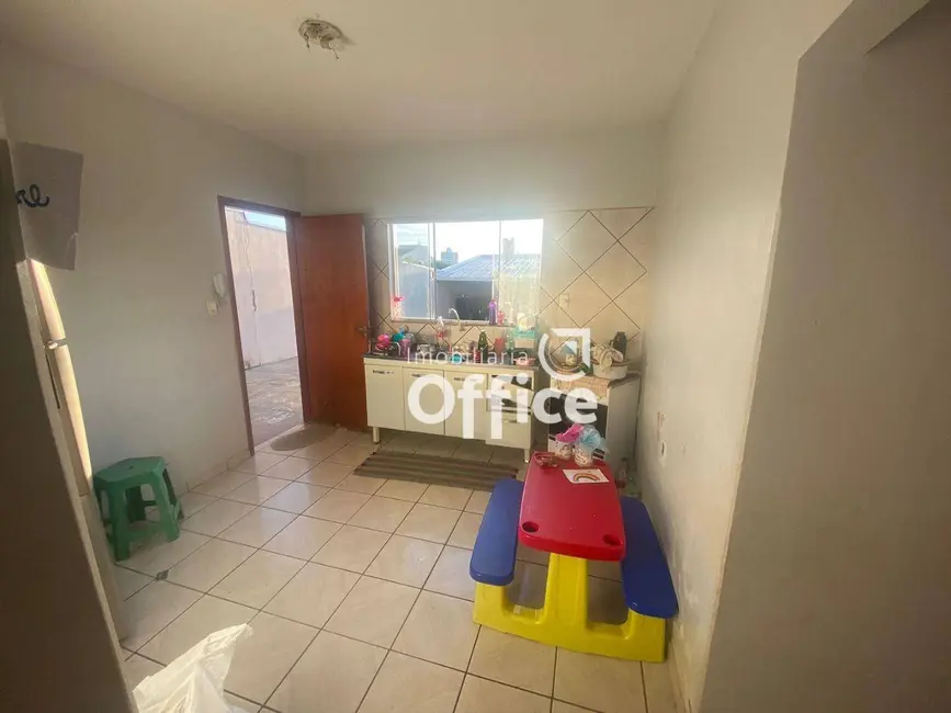 Foto 2 de Casa com 2 quartos à venda, 180m2 em Jardim Europa, Anapolis - GO