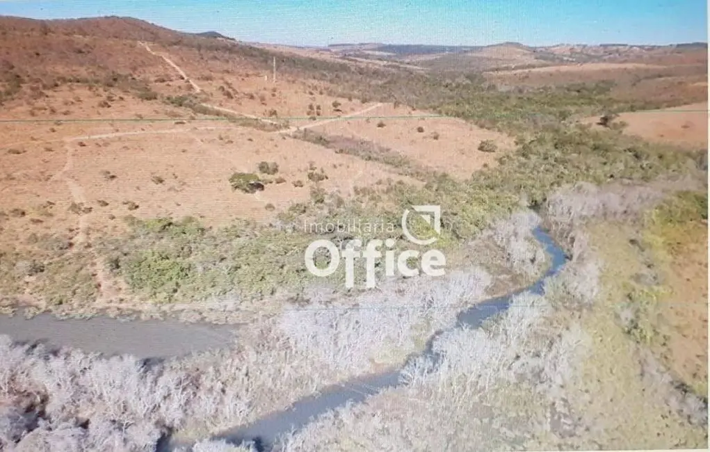 Chácara com 1 quarto à venda, 20000m2 em Jardim Promissão, Anapolis - GO - imagem 3 Foto 3 de Chácara com 1 quarto à venda, 20000m2 em Jardim Promissão, Anapolis - GO