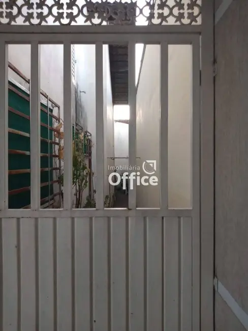 Casa com 2 quartos à venda, 175m2 em Setor Central, Anapolis - GO - imagem 3 Foto 3 de Casa com 2 quartos à venda, 175m2 em Setor Central, Anapolis - GO