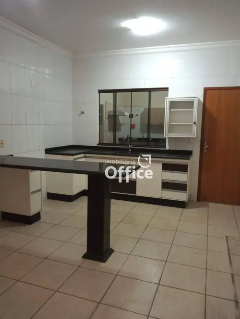 Casa com 2 quartos à venda, 175m2 em Setor Central, Anapolis - GO - imagem 9 Foto 9 de Casa com 2 quartos à venda, 175m2 em Setor Central, Anapolis - GO