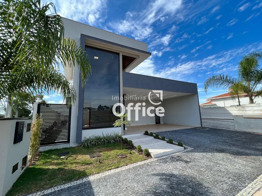 Foto 3 de Casa de Condomínio com 3 quartos à venda, 360m2 em Anapolis - GO