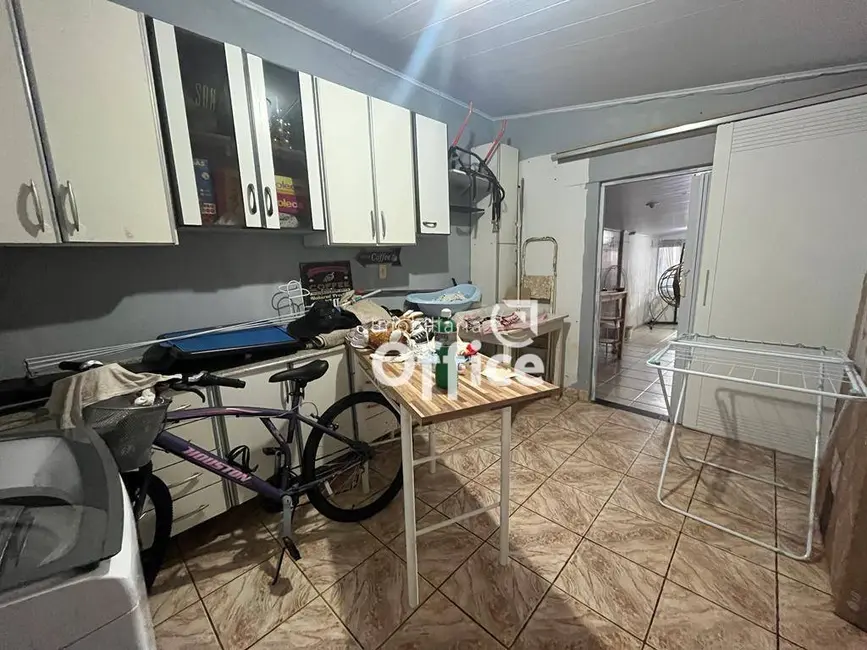 Casa com 3 quartos à venda, 300m2 em Parque Brasília, Anapolis - GO - imagem 4 Foto 4 de Casa com 3 quartos à venda, 300m2 em Parque Brasília, Anapolis - GO