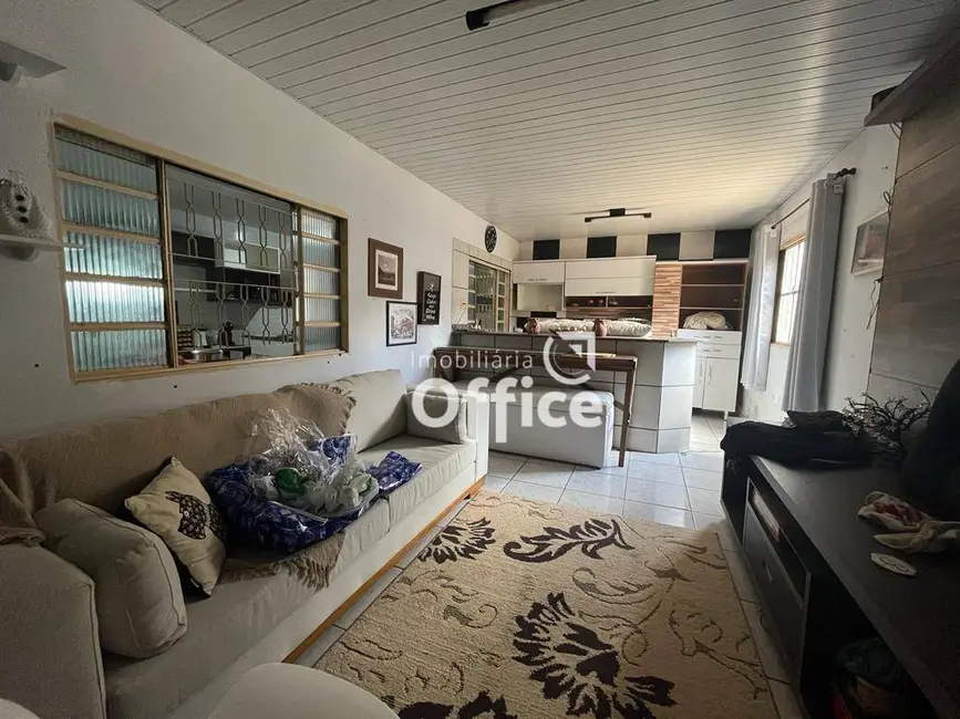 Casa com 3 quartos à venda, 300m2 em Parque Brasília, Anapolis - GO - imagem 6 Foto 6 de Casa com 3 quartos à venda, 300m2 em Parque Brasília, Anapolis - GO