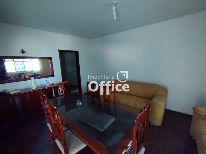 Casa com 4 quartos à venda, 360m2 em Cidade Jardim, Anapolis - GO - imagem 4 Foto 4 de Casa com 4 quartos à venda, 360m2 em Cidade Jardim, Anapolis - GO