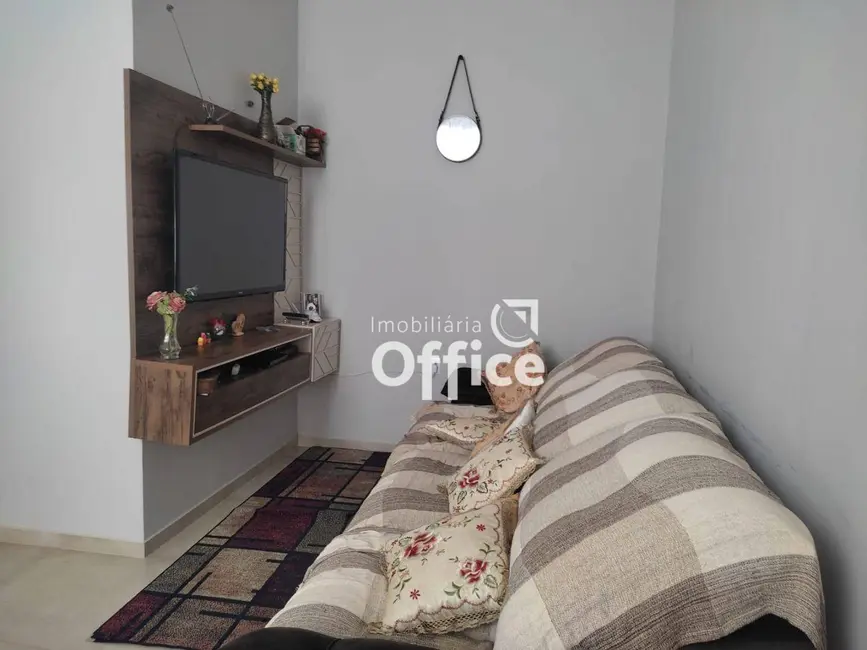 Casa com 3 quartos à venda, 160m2 em Setor Scala II, Anapolis - GO - imagem 3 Foto 3 de Casa com 3 quartos à venda, 160m2 em Setor Scala II, Anapolis - GO